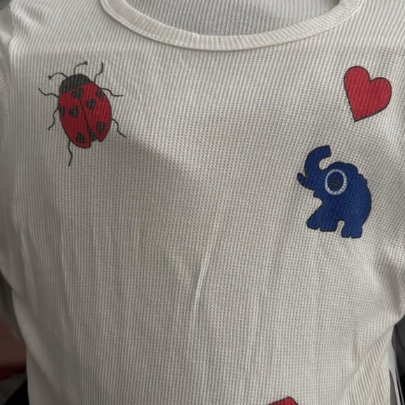 In good conditioning, worn 2x - no stains, rips. Lightly faded designs (pics) - Picture 5 of 9